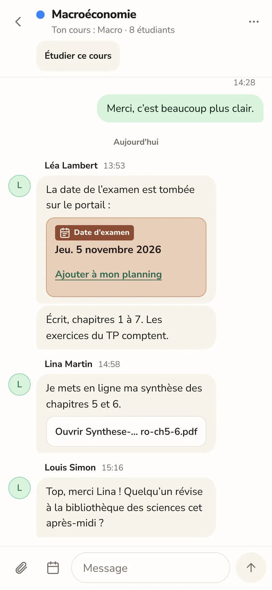 L'espace du cours de macroéconomie sur téléphone : une question entre étudiants, la date d'examen partagée et une synthèse de cours